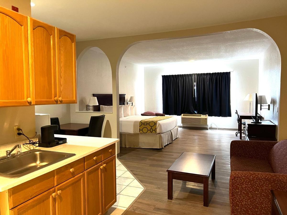 Baymont By Wyndham Houston Brookhollow Екстериор снимка