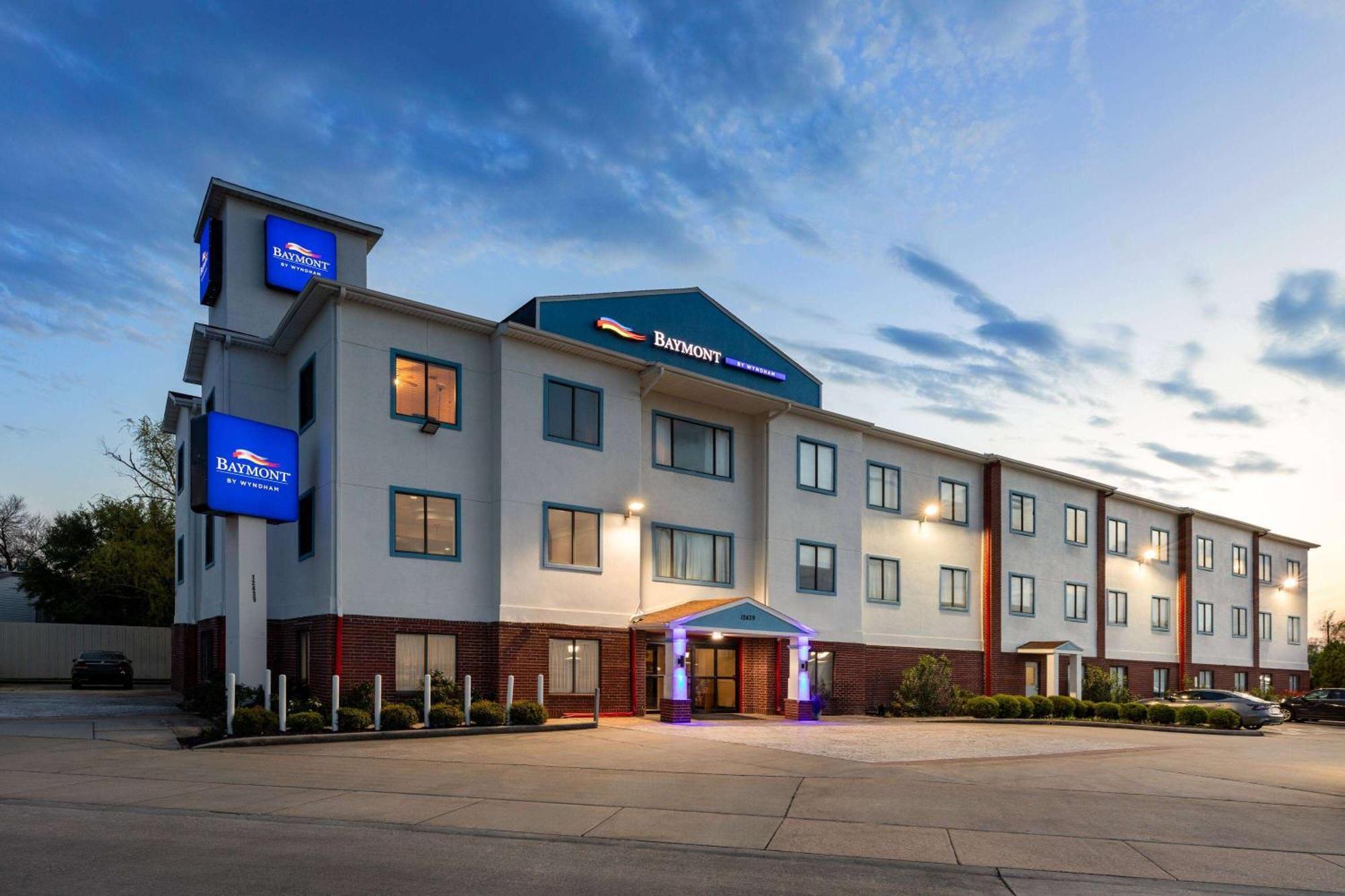Baymont By Wyndham Houston Brookhollow Екстериор снимка